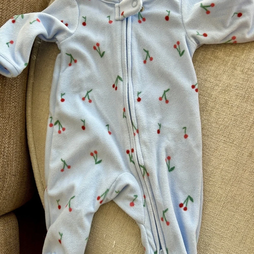 Newborn Fleece Zipper Footies (Carters and Old Navy) - Picture 3 of 6